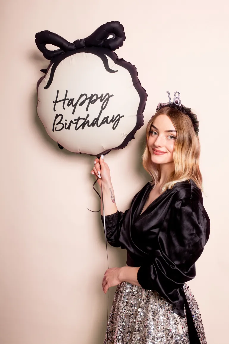 Folieballon “Happy Birthday” Creme & Sort – 47.5 x 45 cm