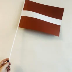 Letlands Papirflag på Pind, 27 x 20 cm