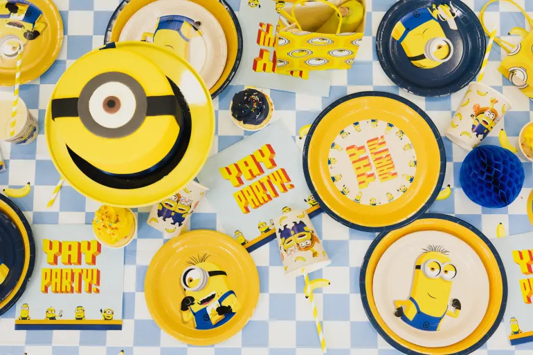 Minions paptallerkener - 6 stk. 18 cm.