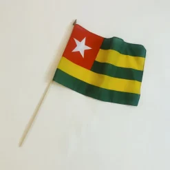 Togo Stofflag på Træpind, 30x45 cm